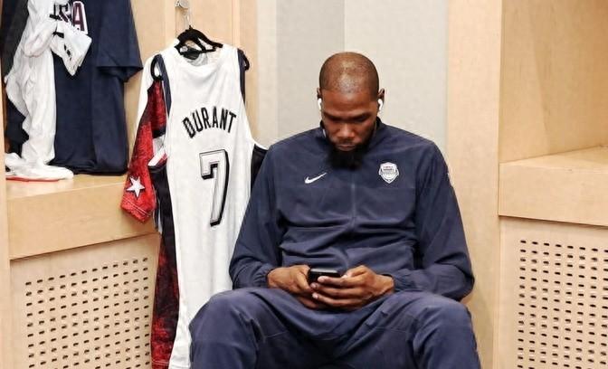 美国球员表现稳定,国际篮球联赛中获得成功 美国球员表现稳定,国际篮球联赛中获得成功